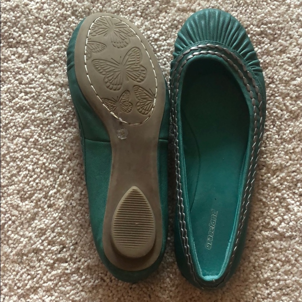 Flats - Picture 2 of 2